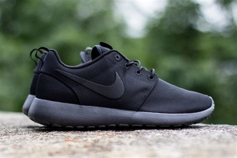 nike roshe run flyknit herren weiß|Nike Roshe Flyknit triple black.